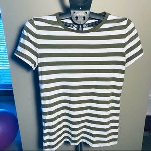 GAP 4 t-shirts $40 total